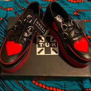 Brand new never worn Dolls kill T.u.k black&red hearts creepers size 4 platform.